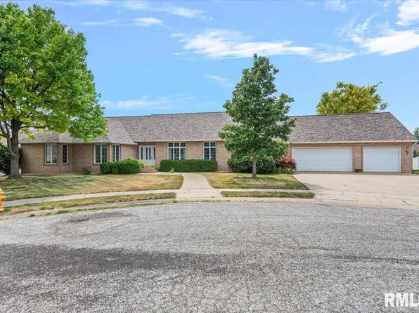 9 Belaire Ct, Jacksonville, IL 62650
