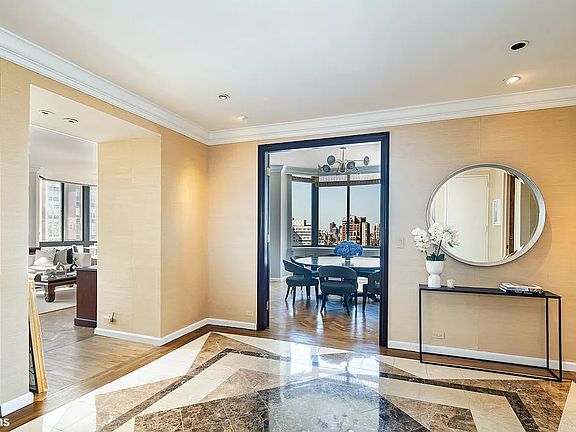 4th image of 200 E 65th St APT 28N