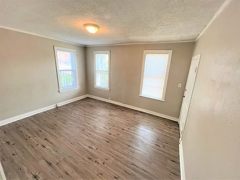 1304 Court Ave — Photo 4