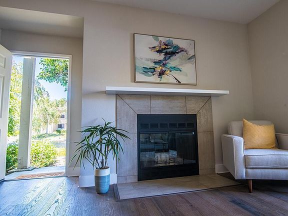 5th image of 229 Lakeshore Ct #229