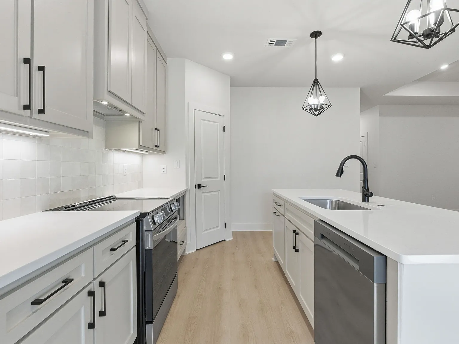 3 bed, 1610 sqft, $2,650 — Photo 4