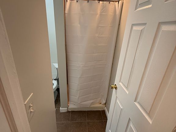 5th image of 269 Laurel Ave APT 3