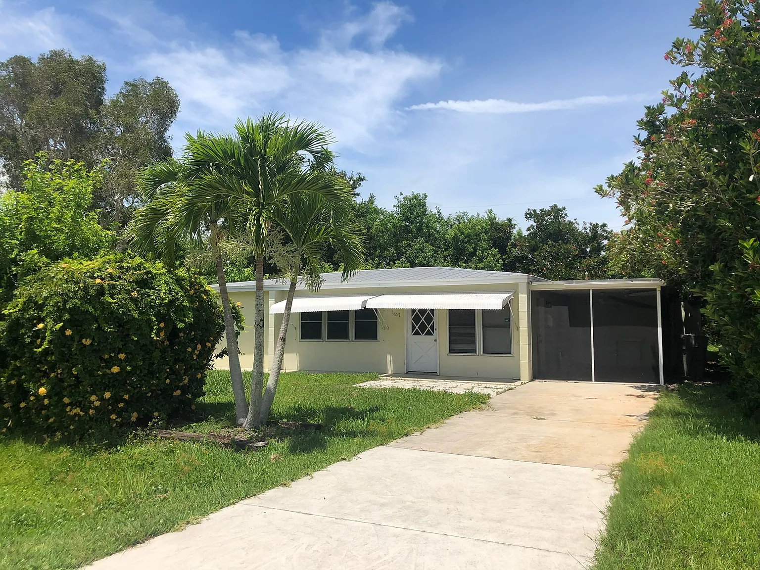3 bed, 900 sqft, $1,800 — Photo 1