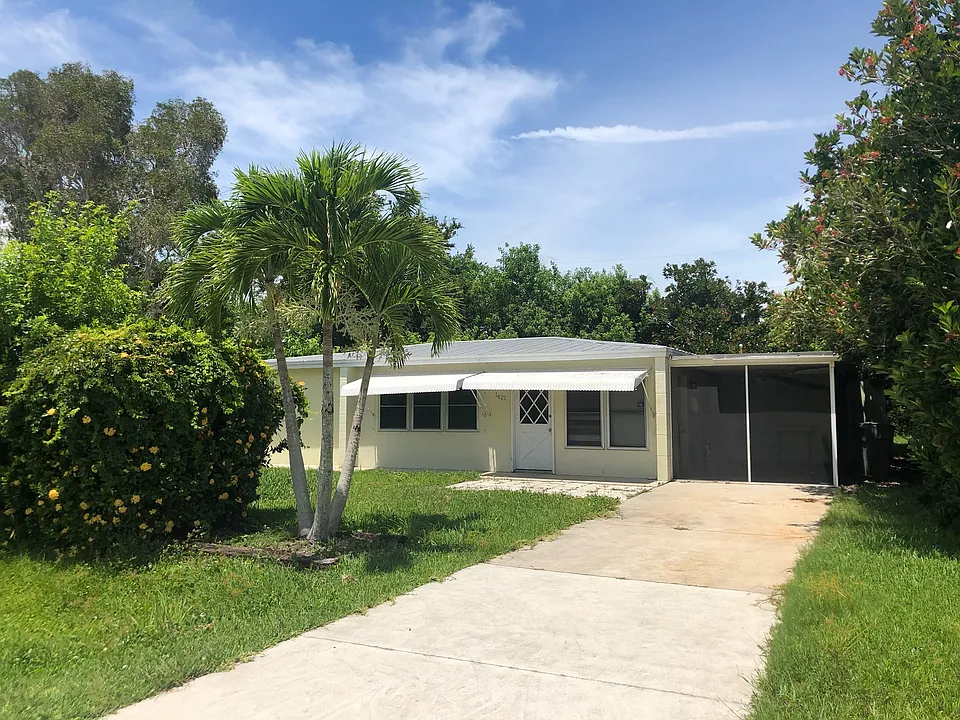 1421 3rd Ct