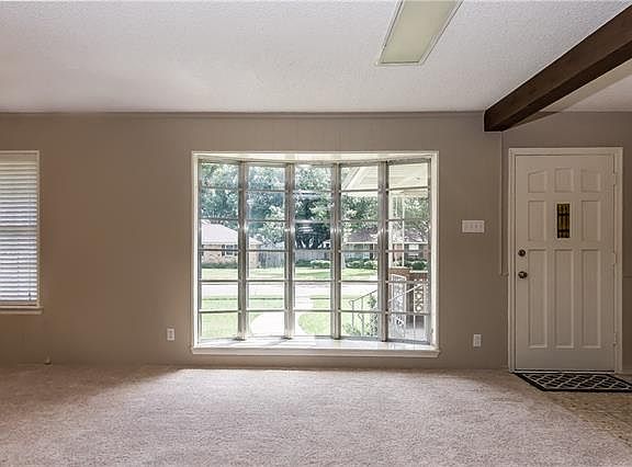 4th image of 2121 Lansdowne Dr