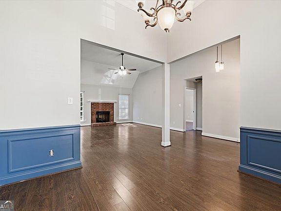 3rd image of 102 Quinelle Dr