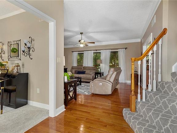 4th image of 1204 N Woodridge Ln