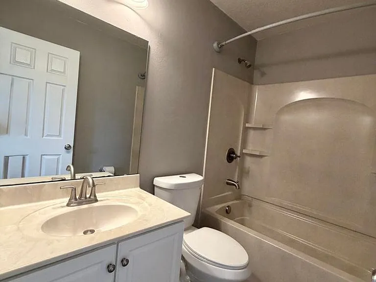 104 Crete Ct — Photo 16