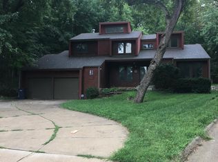 901 Wolf Ln, Bellevue, NE 68005