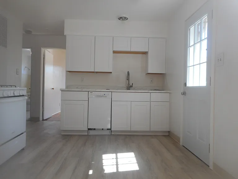 1559 G St — Photo 7