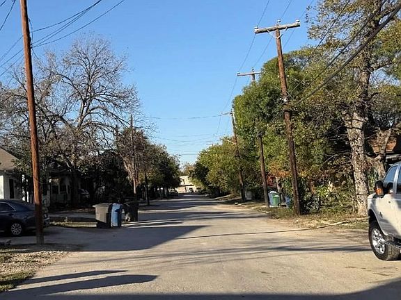 Exterior Neighborhood (street photo)