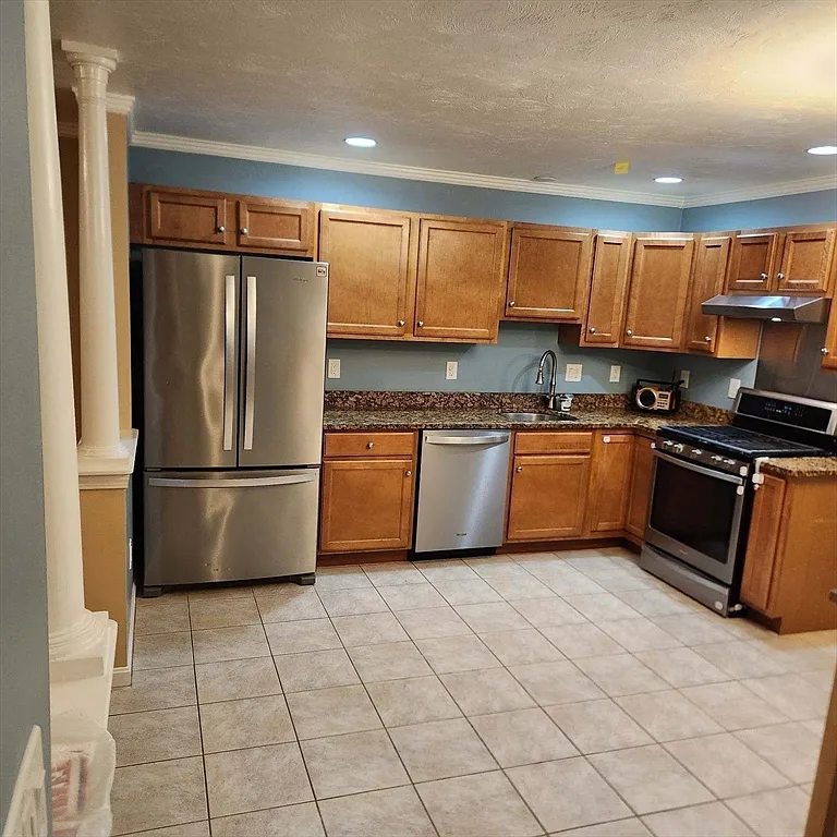 2 bed, 1.5 bath, 1350 sqft, $3,300 — Photo 4