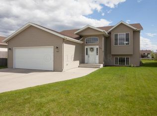 967 39 1/2 Ave W, West Fargo, ND 58078
