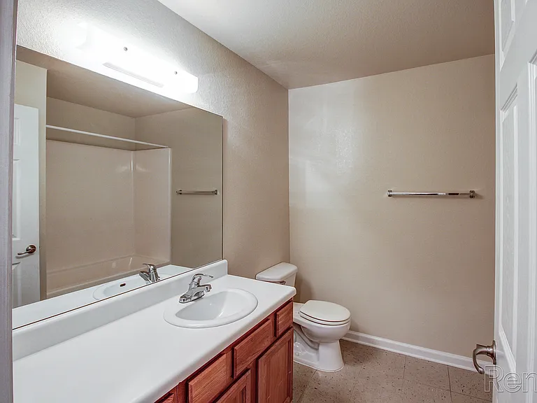 Hallmark at Oak Ridge Apartments — Photo 11