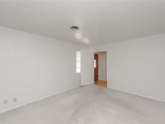 5th image of 1828 Highland Dr