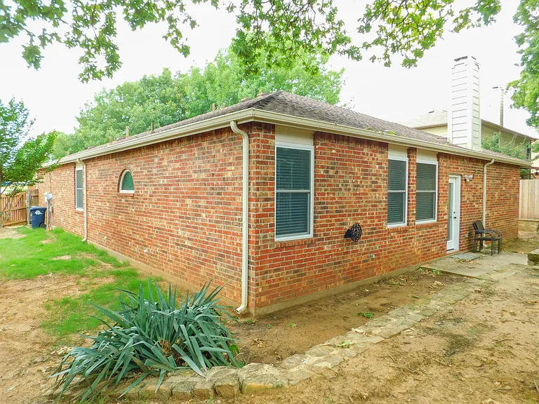 7917 Seven Oaks Ln — Photo 32