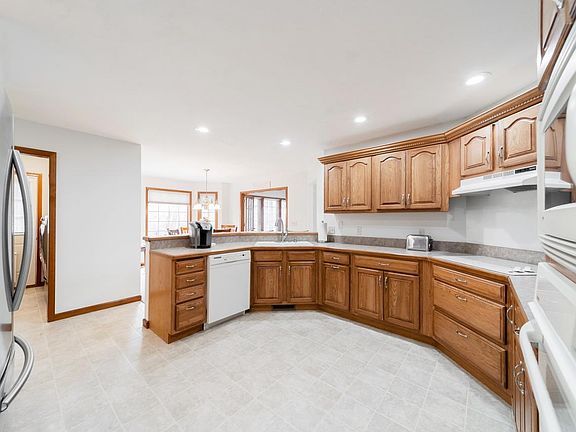 5th image of 53165 Cobus Woods Ct