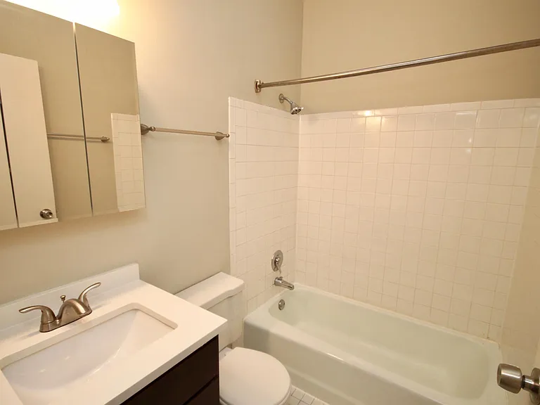 2310 N Clark St #2E — Photo 6