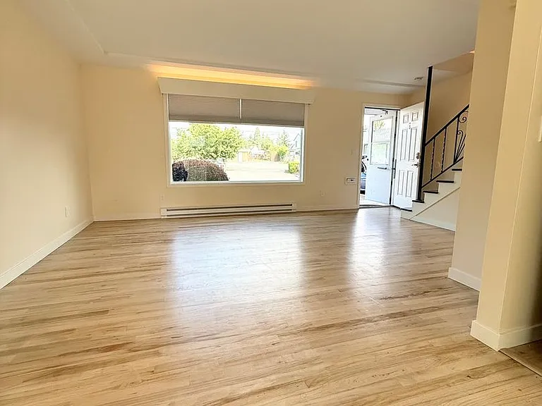 529 NE 113th Ave — Photo 8