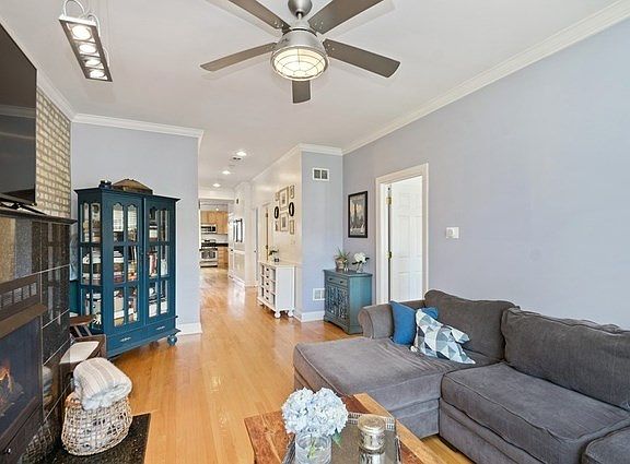 5th image of 4442 N Hazel St APT 3