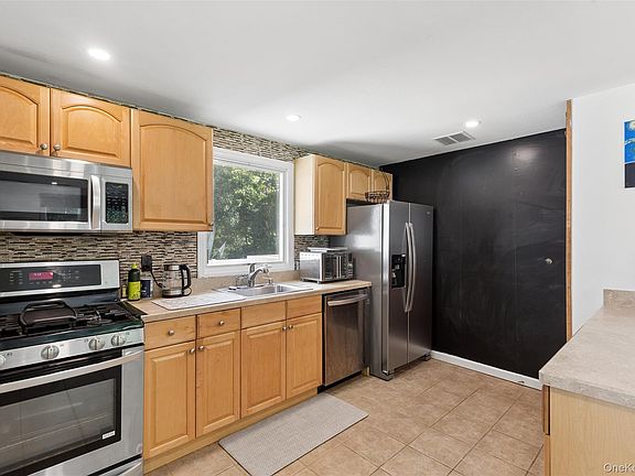 5th image of 27 Atlantic Ave