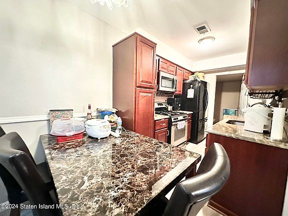 3rd image of 73 Macon Ave