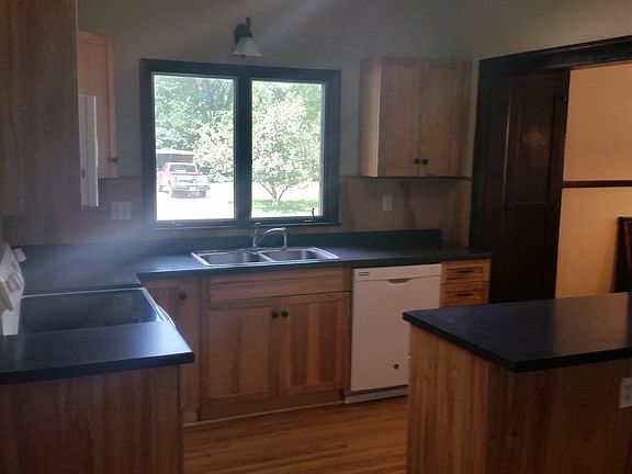 2nd image of 826 11th Ave N