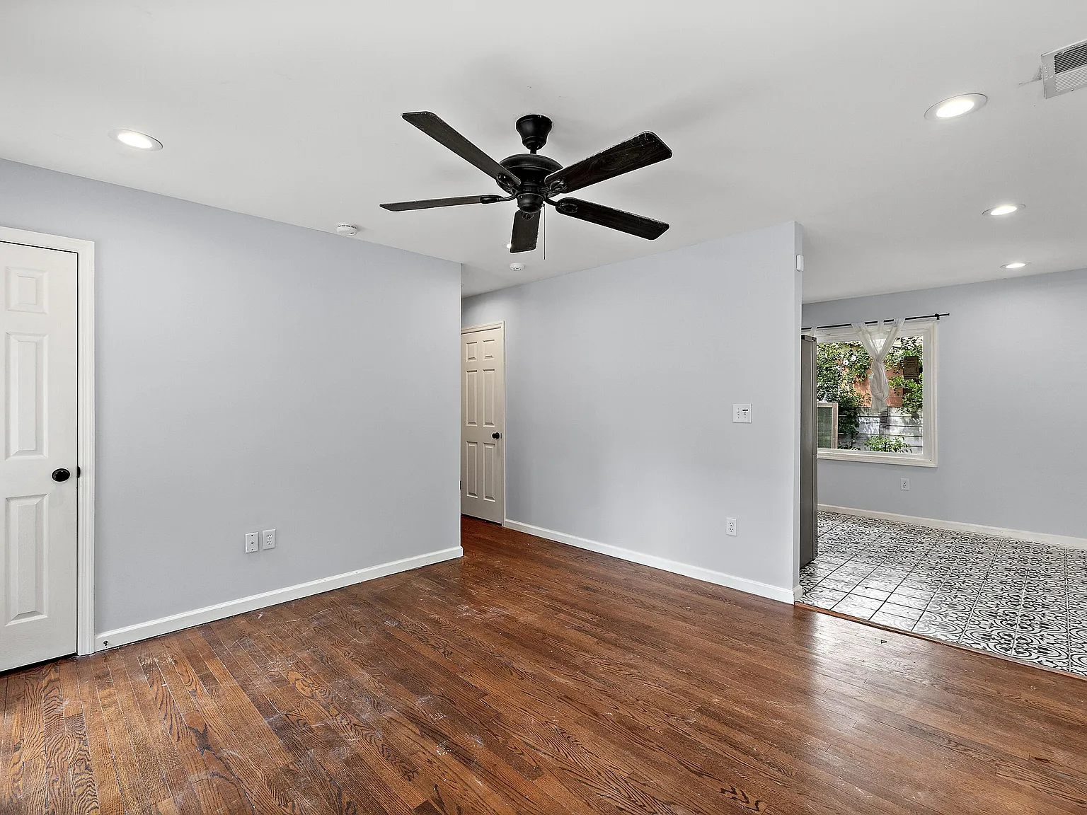 3 bed, 1.0 bath, 1011 sqft, $2,495 — Photo 2