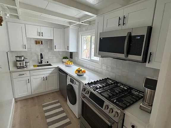 5th image of 320 7th St APT 06