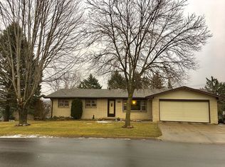 2348 Birchwood Dr, Dubuque, IA 52002