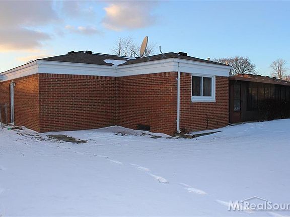 2nd image of 32912 Wexford Dr