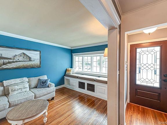 3rd image of 4 Hollyberry Road