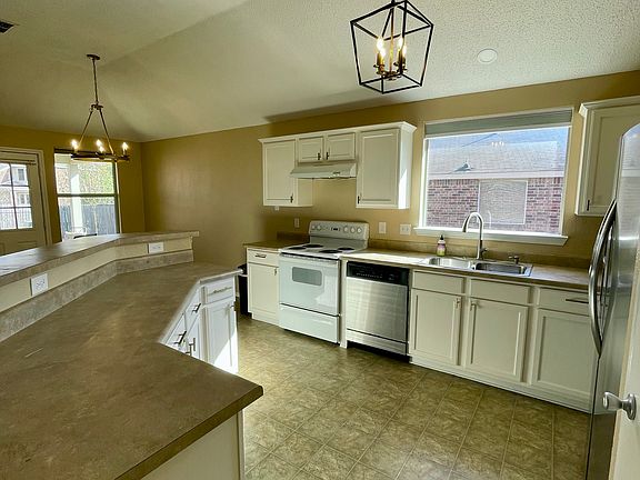 5th image of 1512 Lorena Dr