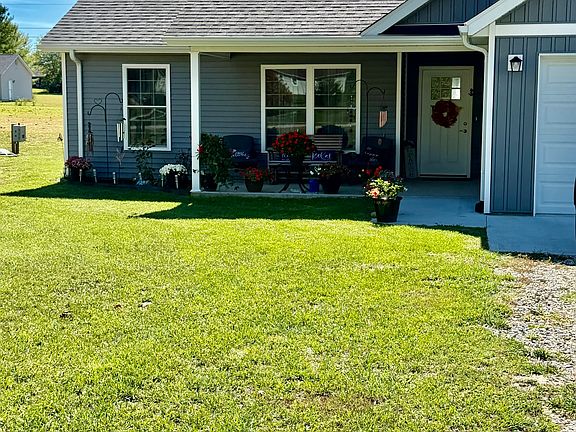 2nd image of 1594 N Cowlitz Trl
