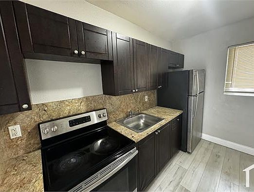 2nd image of 1940 Washington Ave #5