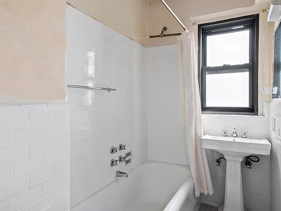 5th image of 12 E 97th St #10E
