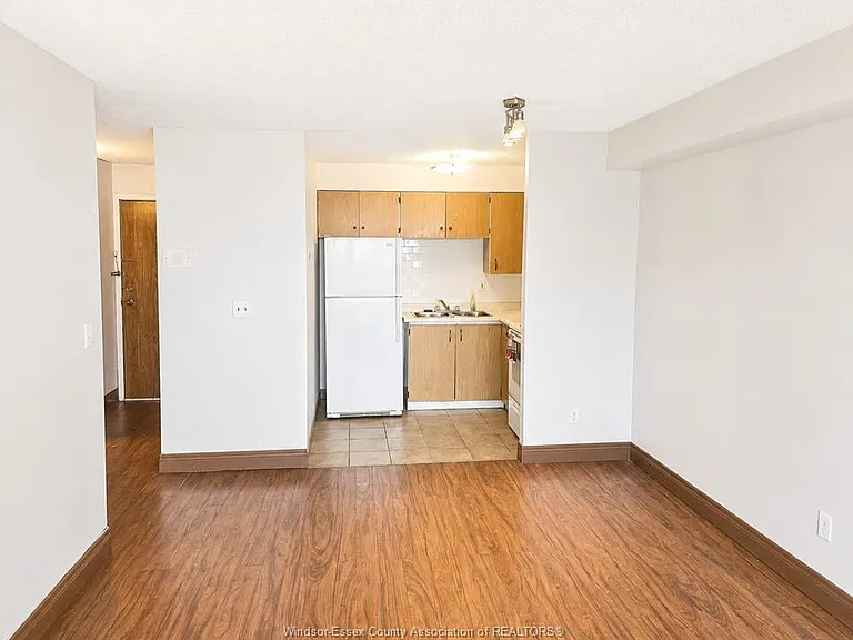 150 Park St W #711 — Photo 4