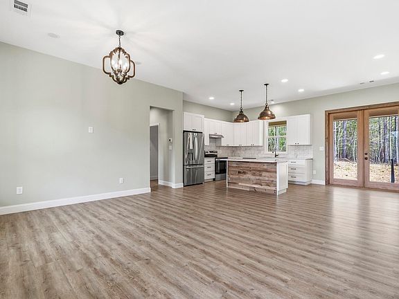 5th image of 1650 Northwoods Dr