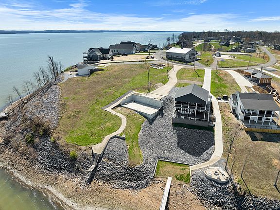 5th image of 583 Sherwood Dr