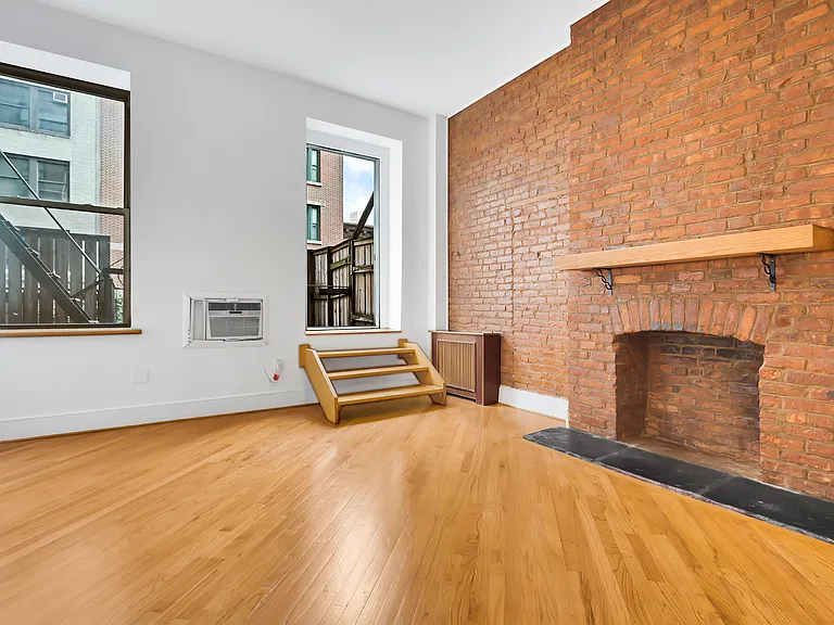 122 E 27th St #3A — Photo 4
