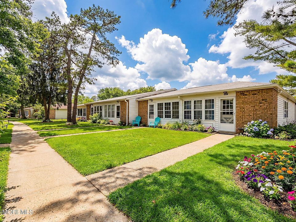 1st image of 43 Cambridge Circle #F