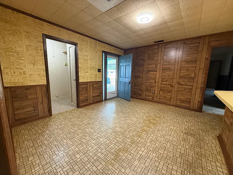 114 Brockton Dr — Photo 3