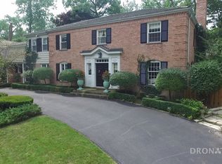 1001 E Westleigh Rd, Lake Forest, IL 60045