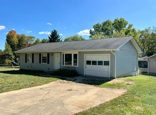 11 Fieldcrest Rd, Arden, NC 28704