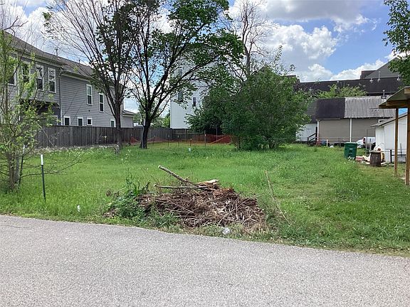 2nd image of 4403 Allen St