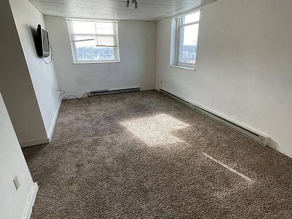 2nd image of 102-104 E Market St #301