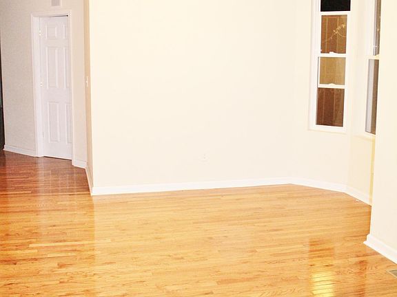 4th image of 1133 S 51st St #1