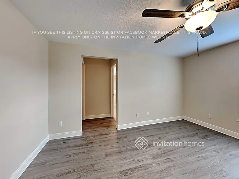 462 NW Riverside Dr — Photo 9