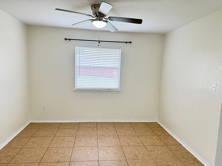 2602 Bigleaf Dr — Photo 6