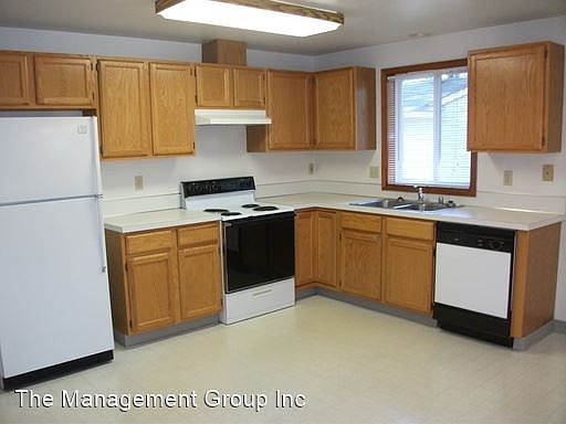 4th image of 102 NE Juniper Ave APT A